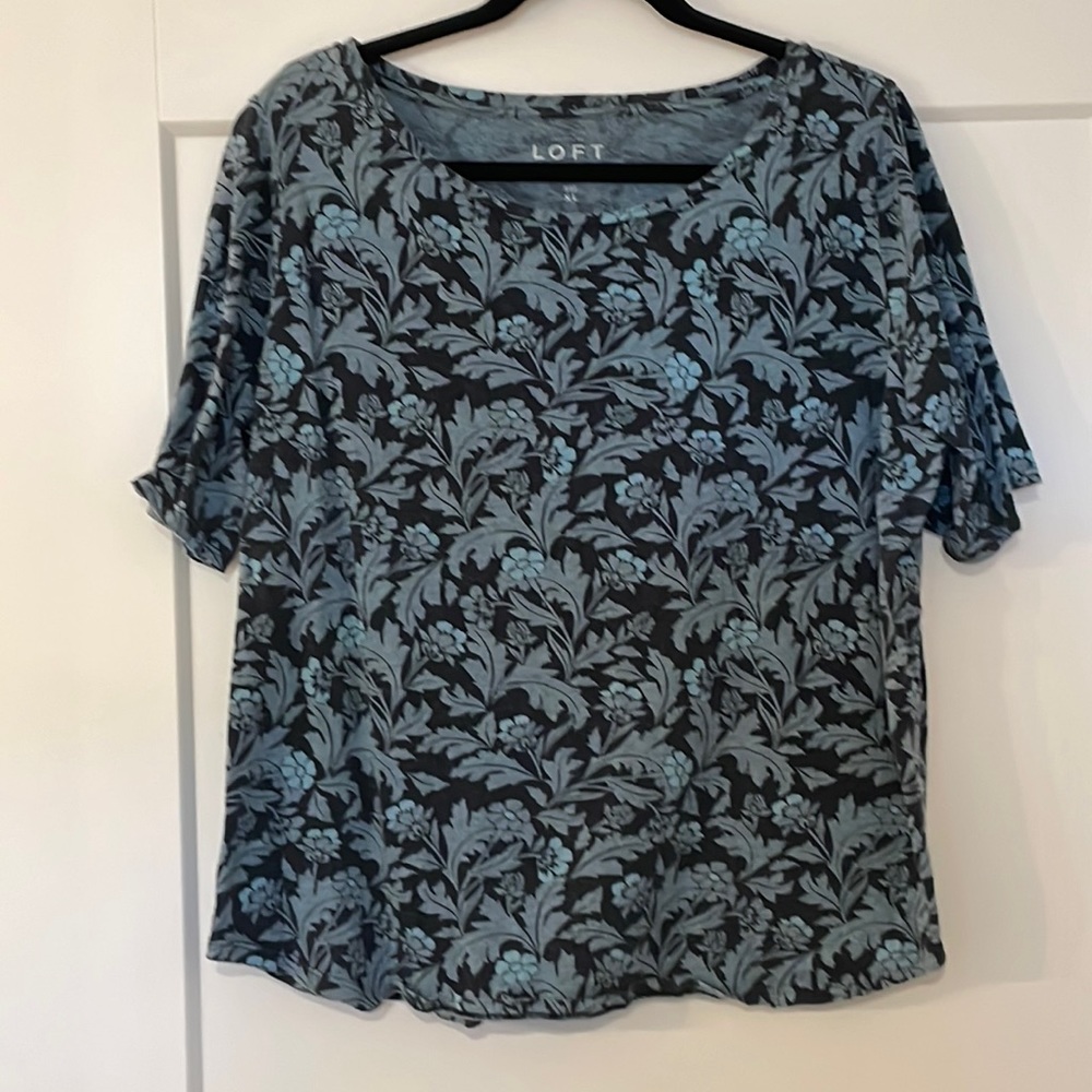 Pretty floral Loft tee XL